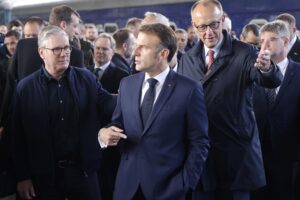 Macron continua a far suonare il suo quartetto d’archi senza frecce