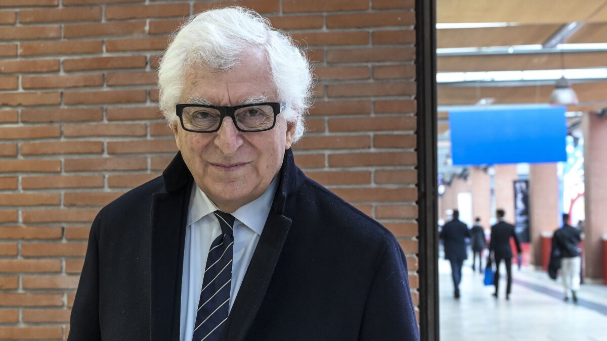 La moda italiana ora batte un colpo. Prada prende Versace, Parigi guarda