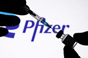 «Miocarditi occultate per favorire i vaccini»