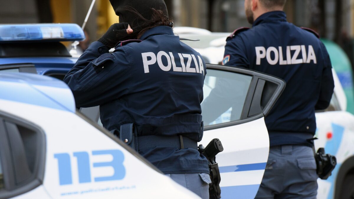 L’Europa ci riprova: «Agenti razzisti». Meloni furente: «Parole vergognose»
