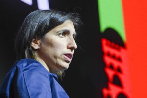 Poteri forti in pressing sul partito. «Si cambi rotta o niente governo»