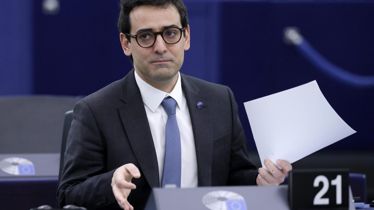 Macron usa la Commissione europea per favorire gli affari dei francesi