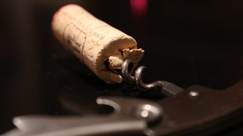 Il signor cavatappi arma preziosa per espugnare il vino