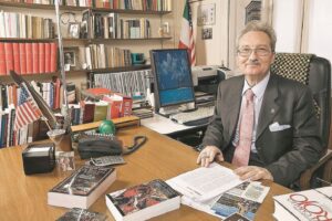 Il  re dei critici cattolici: «Trasformano la Chiesa in una Onlus»