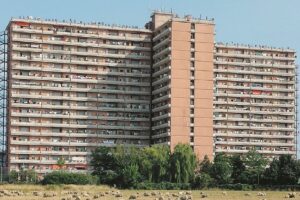 La vera storia dell’hotel con 2.700 clandestini