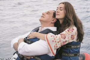 Svelato il Berlusconi di Sorrentino: è una maschera piena di stereotipi