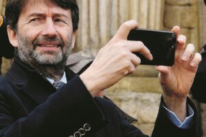 Il governo si vende le immagini dell’Italia