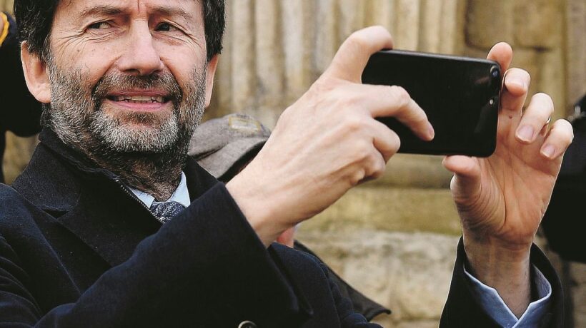 Il governo si vende le immagini dell’Italia