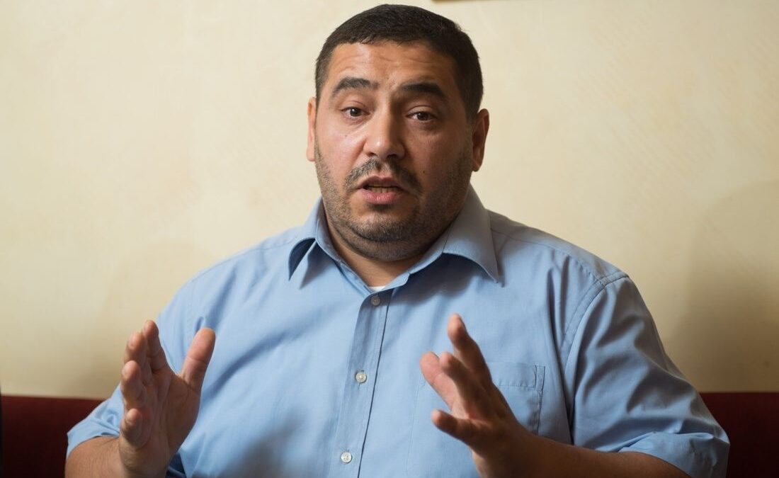 Il capo del primo partito islamico rifiuta di guardare in faccia le donne