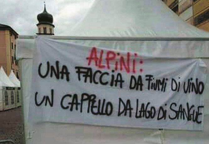 Infamia a Trento: insultano pure gli alpini