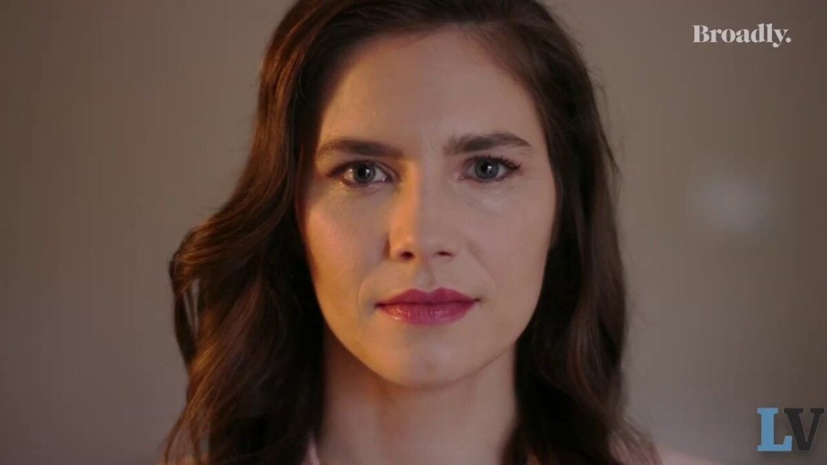 La carriera di Amanda Knox vola: ora parla in tv di donne maltrattate
