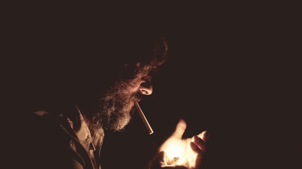 Si mette pure l’Ue ad alzare le tasse sul fumo