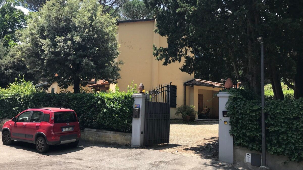Matteo Renzi piange miseriama si fa la villa da 1,3 milioni
