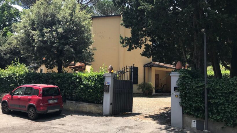 Matteo Renzi piange miseriama si fa la villa da 1,3 milioni