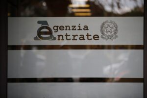 Agenzia delle entrate e scartoffie, due ostacoli verso tasse più basse