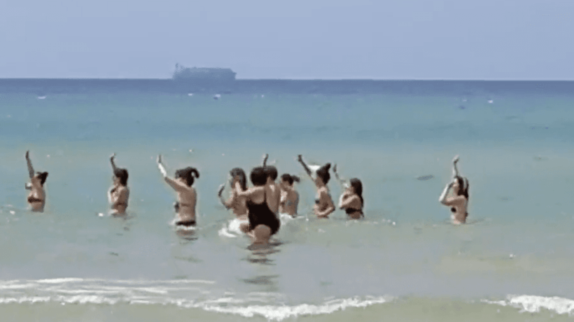 Migranti all’orizzonte: vietato fare il bagno