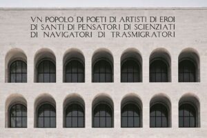 Dante e Augusto con la camicia nera. Così il fascismo cercava precursori