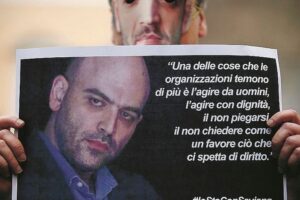 Saviano dà di matto per la scorta che nessuno gli vuole portare via