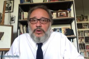 Vive sui social e non si rassegna alla sconfitta: è il giornalista collettivo