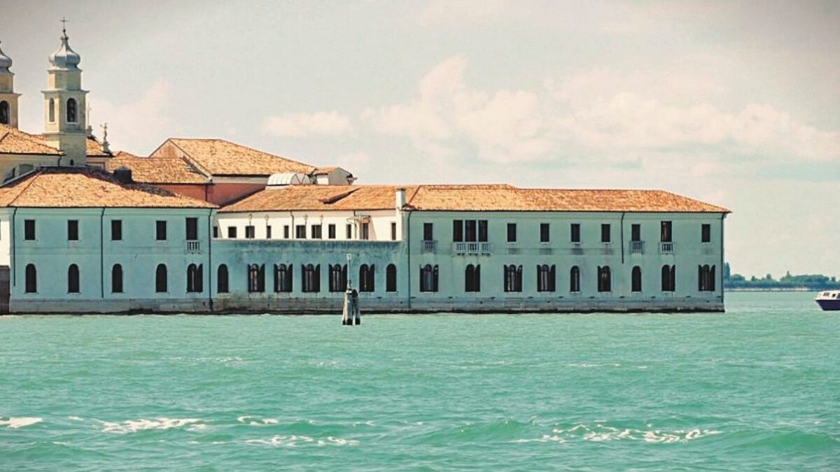 Dall’isola dei matti emergono le voci dell’amante del Duce e di altri 50.000