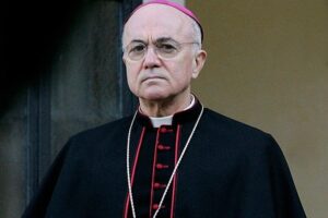 La comica gara dei vaticanisti a smontare
 la notizia choc
