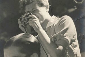 «La ragazza con la Leica fu un talento, anche nell’inventarsi Robert Capa»