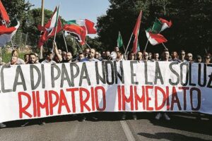 I migranti fuggitivi portati al confine dalla Ong «taxista»