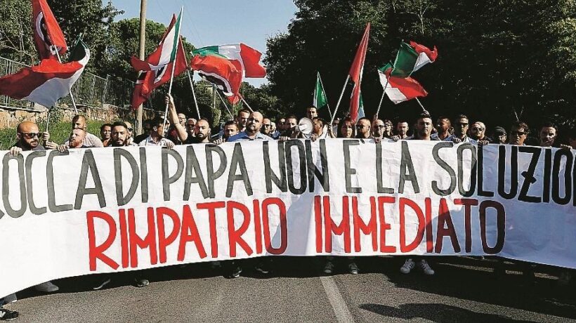 I migranti fuggitivi portati al confine dalla Ong «taxista»