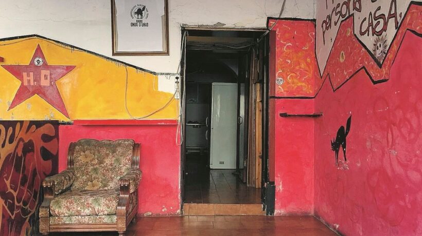 Il palazzo sequestrato alla mafia ostaggio degli attivisti pro migranti