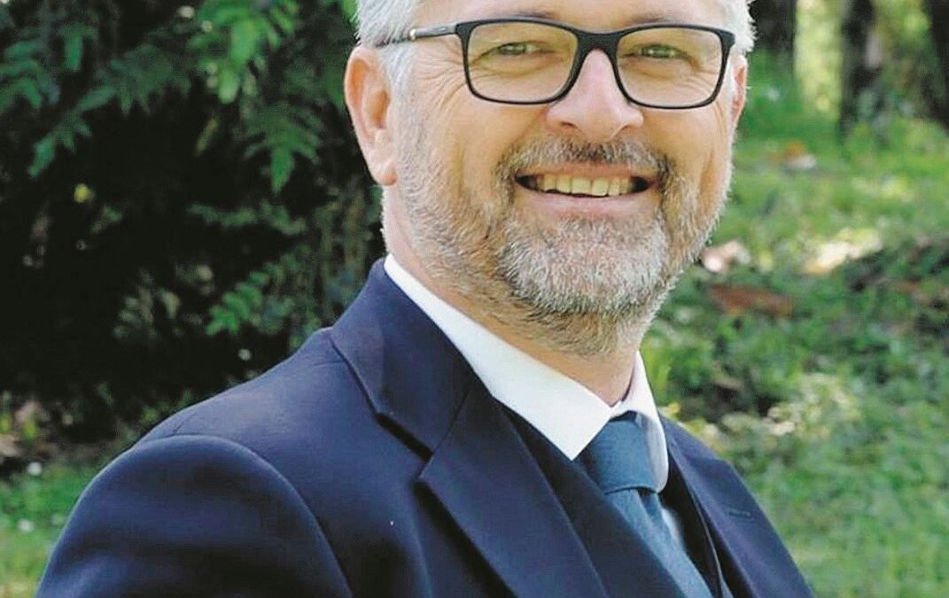 «Gettate spazzatura dal veicolo in corsa? Io ve la riporto a casa»