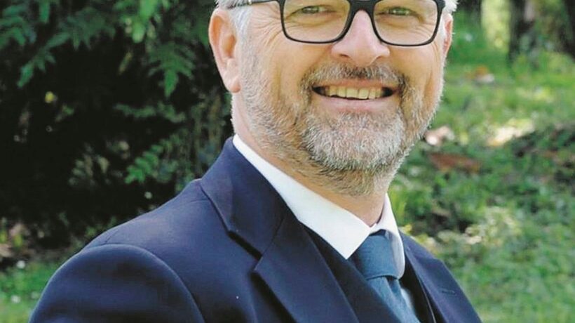 «Gettate spazzatura dal veicolo in corsa? Io ve la riporto a casa»