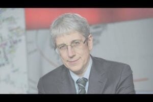 Tutti coloro che dicono «la Fornero non si tocca» hanno privilegi. Come Cottarelli: in pensione a 59 anni a 18.000 euro al mese