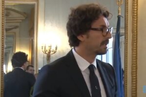 Occhio Toninelli, si fa presto a scivolare nel tunnel della Gelmini