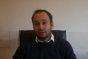 Non siamo nel 2011: l’Italia è attaccata dalla Commissione europea, ma non dai governi