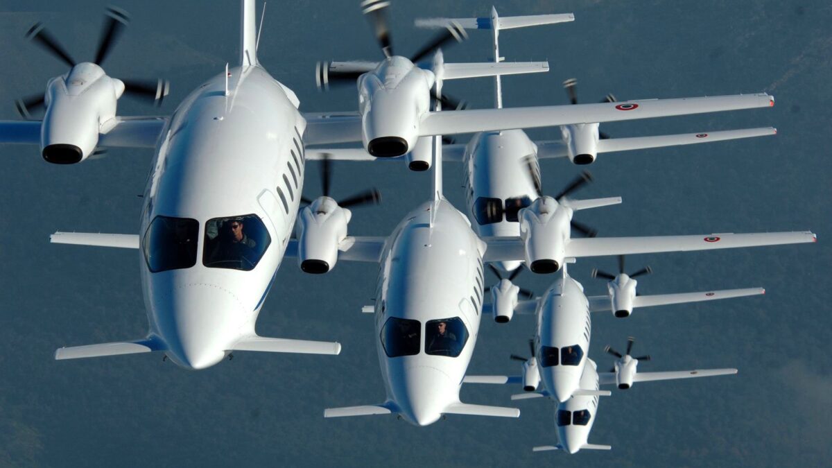 I dipendenti di Piaggio Aero fanno le barricate in attesa del commissario