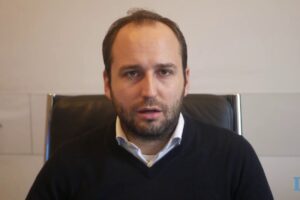 La Commissione ci boccia: un verdetto contraddittorio, perché politico ma con pretesti tecnici