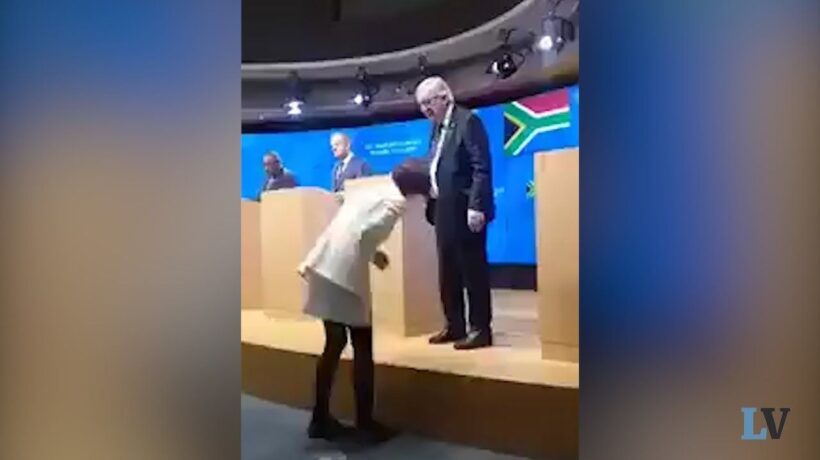 Juncker colpisce ancora mettendo due scarpe di colori diversi. Sempre colpa della sciatalgia?