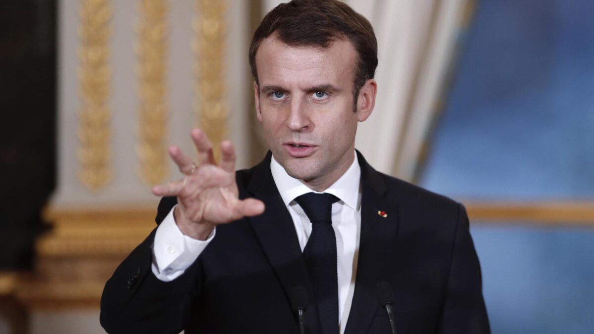 Macron ostaggio di un coatto di periferia