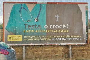 I manifesti che diffamano i medici obiettori