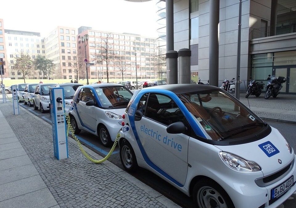 L’auto elettrica è una moda pericolosa