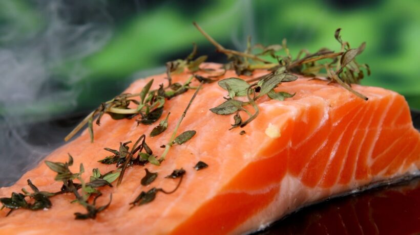 Salmone, la qualità si misura con il pollice