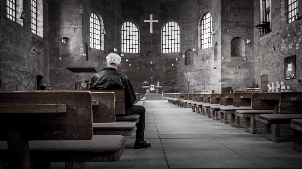 Botte, borseggi e furti di elemosine: in chiesa scatta l’allarme sicurezza