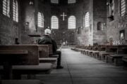 Botte, borseggi e furti di elemosine: in chiesa scatta l’allarme sicurezza