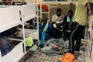Migranti sequestrati dalla Ong
