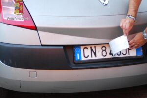 Multe e sequestri per i furbetti della targa