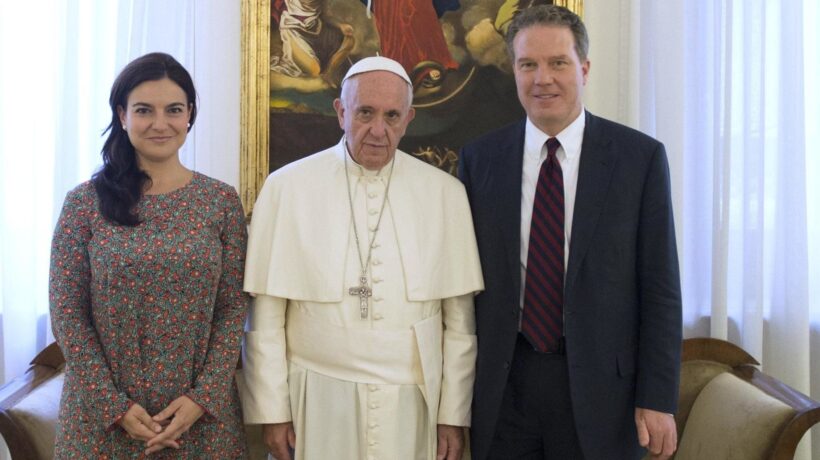Al mago del Papa non riesce il primo trucco