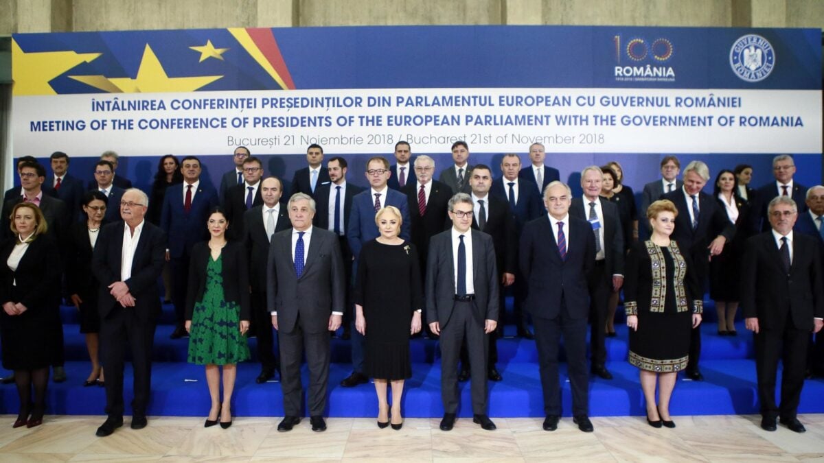 L’ultima del Parlamento europeo: ha cancellato il maschio per decreto