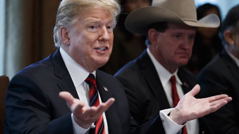 Il taglio del budget Usa blocca dogane e Nasa. Ma Trump tira dritto