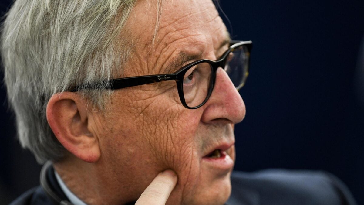 «Juncker, per pentirsi è tardi: mio marito è morto di austerità»