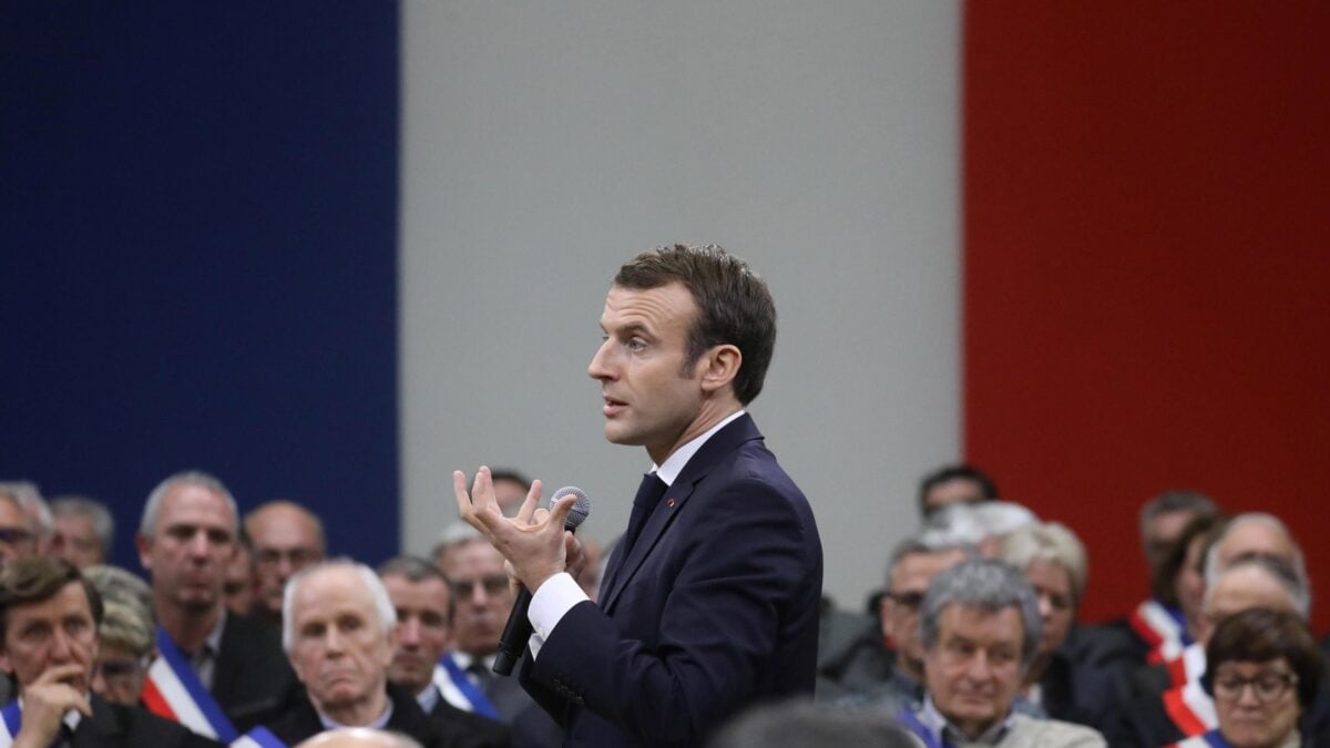 Bimbi in prigione e morti in mare. La vergogna ignorata di Macron